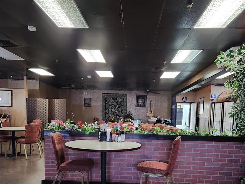 Pho Leo interior